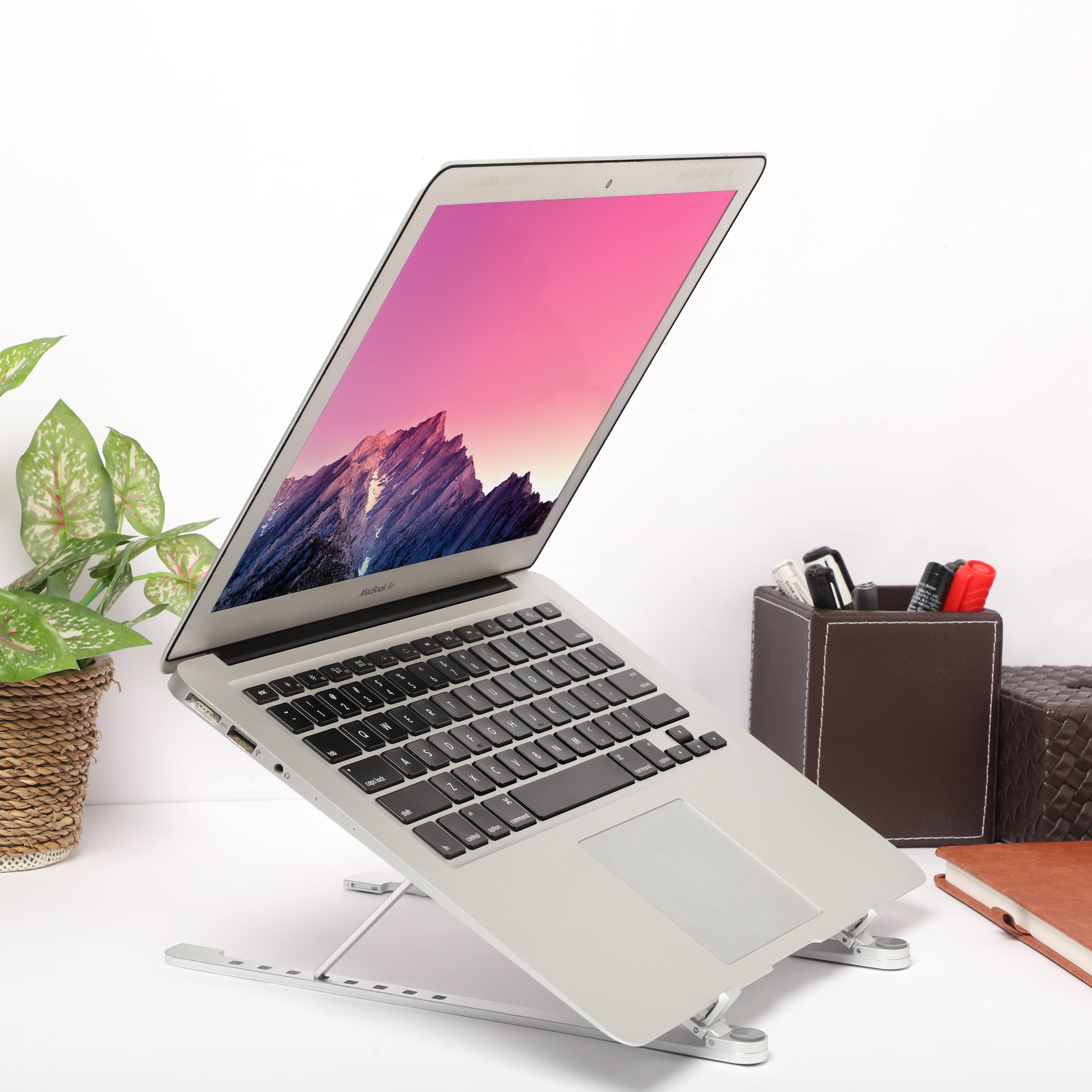 7 Best Benefits of Using a Laptop Stand